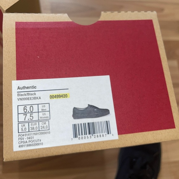 All black vans - Picture 4 of 4